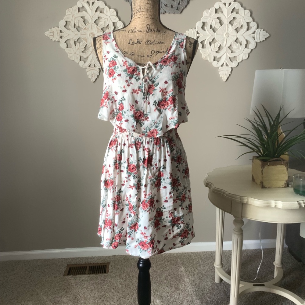Flowy floral sun dress 💐🌹🌷